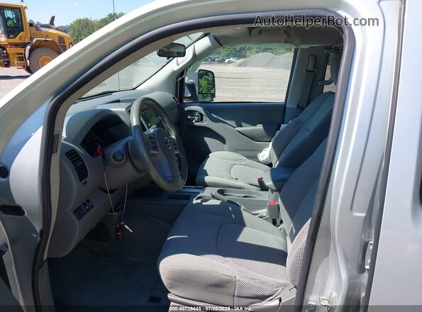 1N6AD0EV2HN754218 2017 NISSAN FRONTIER Серебряный Вид салона спереди