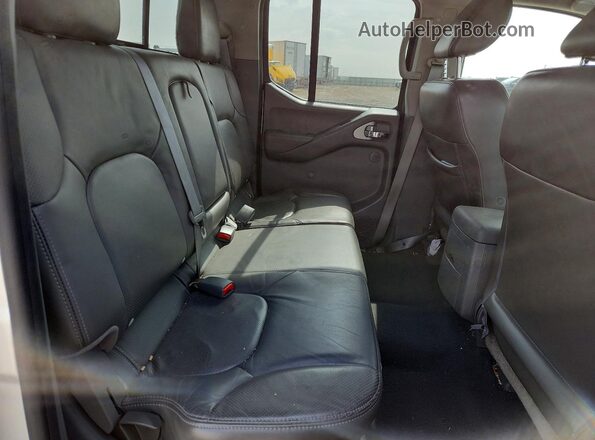 1N6AD0EV3KN746586 2019 NISSAN FRONTIER Silver Rear seats view