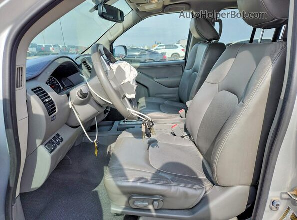 1N6AD0EV3KN746586 2019 NISSAN FRONTIER Silver Front interior view