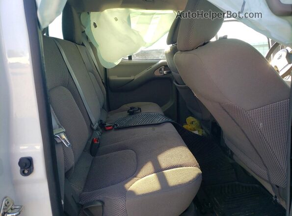 1N6AD0EV5HN701898 2017 NISSAN FRONTIER White Rear seats view
