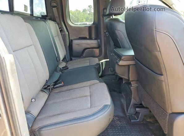 1N6BA1C37HN561812 2017 NISSAN TITAN Gray Widok tylnych siedzeń