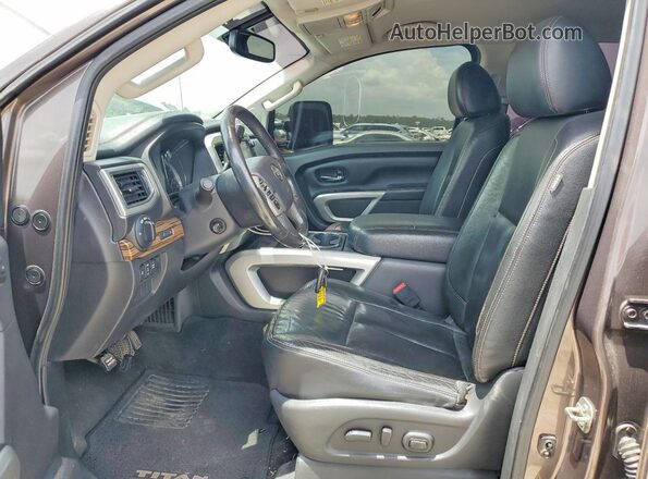1N6BA1F22GN509733 2016 NISSAN TITAN Brown Vista interior delantera