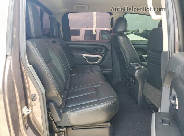 1N6BA1F22GN509733 2016 NISSAN TITAN Brown Vista interior trasera