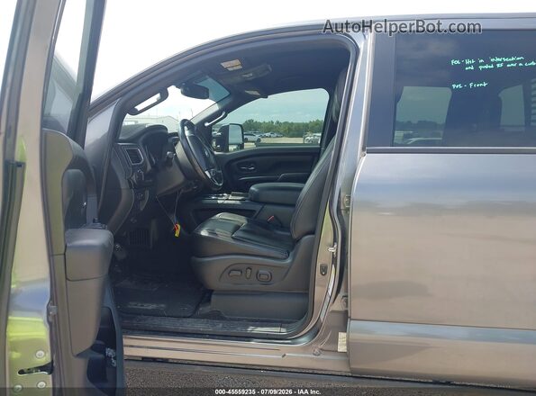 1N6BA1F41KN508292 2019 NISSAN TITAN XD Серый Вид салона спереди
