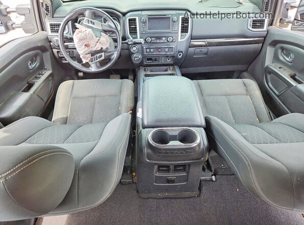 1N6BA1F42JN523446 2018 NISSAN TITAN Gray Առջևի վահանակի տեսք