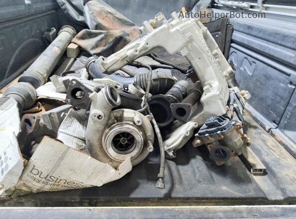 1N6BA1F46JN521358 2018 NISSAN TITAN White ძრავის განყოფილების ხედი