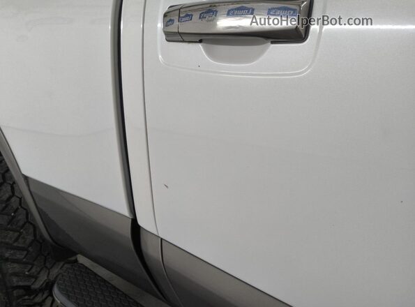 1N6BA1F46JN521358 2018 NISSAN TITAN White 
