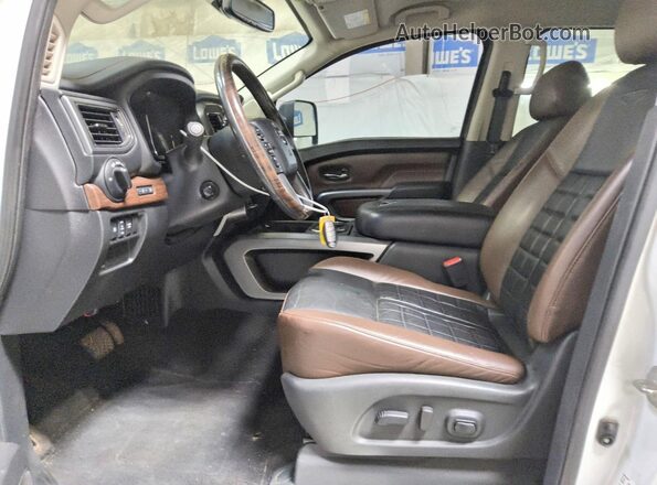 1N6BA1F46JN521358 2018 NISSAN TITAN White წინა სალონის ხედი