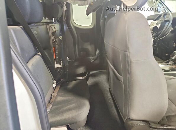 1N6ED1CL1TN635268 2026 NISSAN FRONTIER White Հետևի նստատեղերի տեսք
