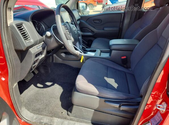 1N6ED1CL4RN650033 2024 NISSAN FRONTIER Red Widok wnętrza z przodu