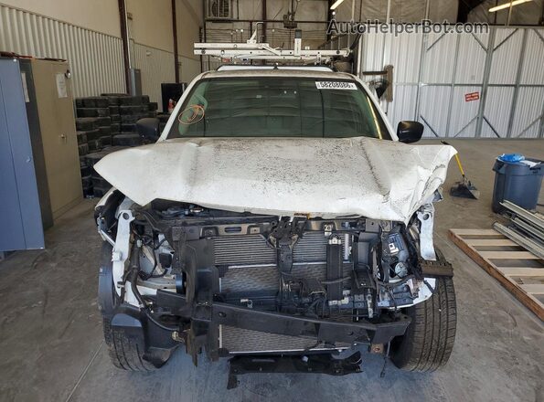 1N6ED1CM6RN640192 2024 NISSAN FRONTIER Белый Вид спереди