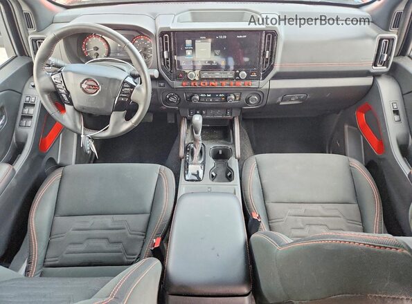 1N6ED1EK9SN647574 2025 NISSAN FRONTIER Red Vista del salpicadero