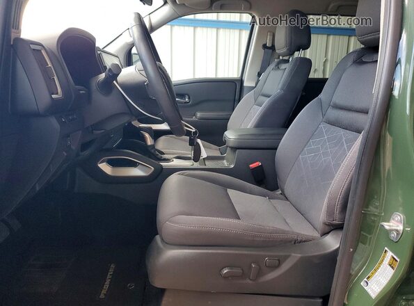 1N6ED1FK9SN608014 2025 NISSAN FRONTIER Green Widok wnętrza z przodu