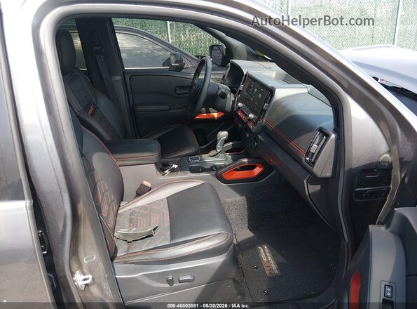 1N6ED1FKXTN629696 2026 NISSAN FRONTIER Black Widok wnętrza z przodu