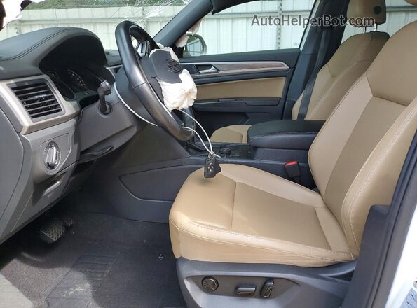 1V21E2CA4LC218868 2020 VOLKSWAGEN ATLAS White Widok wnętrza z przodu