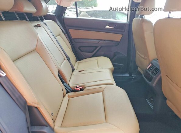 1V21E2CA4LC218868 2020 VOLKSWAGEN ATLAS White Widok wnętrza z tyłu