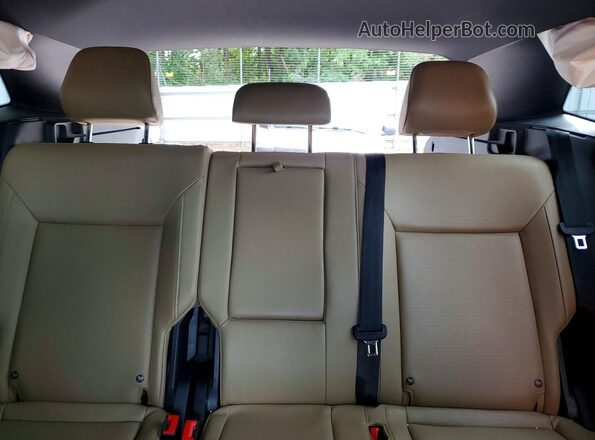 1V21E2CA4LC218868 2020 VOLKSWAGEN ATLAS White Widok tylnych siedzeń