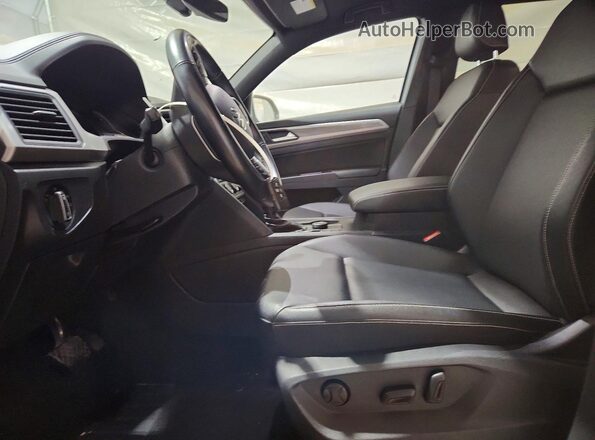 1V21E2CA9LC216453 2020 VOLKSWAGEN ATLAS Silver Front interior view