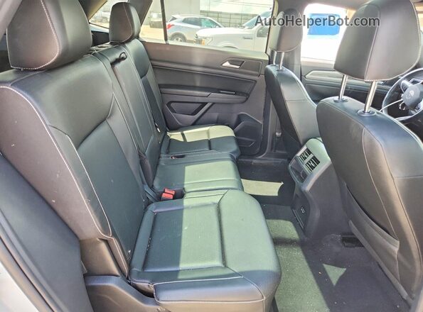 1V25C2CA0LC201315 2020 VOLKSWAGEN ATLAS White Rear interior view