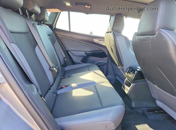 1V25MPE81RC007907 2024 VOLKSWAGEN ID.4 Silver Widok tylnych siedzeń