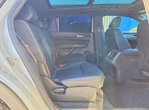 1V26E2CA2LC217210 2020 VOLKSWAGEN ATLAS White Widok wnętrza z tyłu