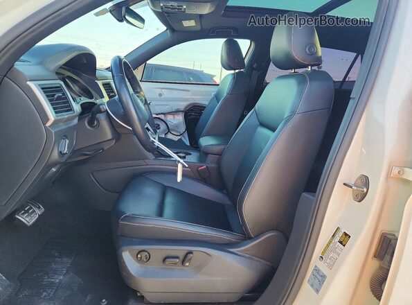 1V26E2CA2LC217210 2020 VOLKSWAGEN ATLAS White Widok wnętrza z przodu