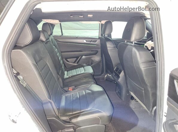 1V2AE2CA5RC204583 2024 VOLKSWAGEN ATLAS White Вид задньої частини салону