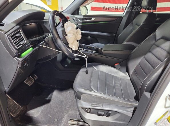 1V2AE2CA5RC204583 2024 VOLKSWAGEN ATLAS White Вид салону спереду