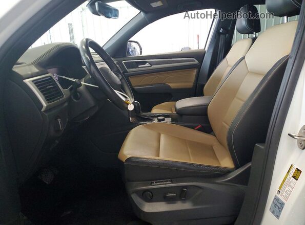 1V2BC2CA9MC225455 2021 VOLKSWAGEN ATLAS White Widok wnętrza z przodu