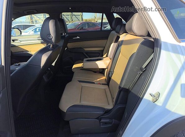 1V2BE2CA2PC224775 2023 VOLKSWAGEN ATLAS White Vista interior trasera