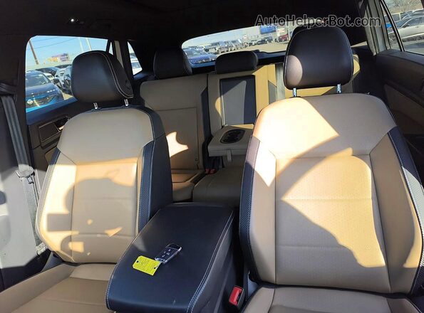 1V2BE2CA2PC224775 2023 VOLKSWAGEN ATLAS White Vista de los asientos traseros