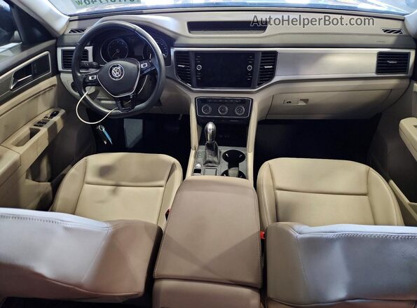 1V2CR2CA3JC580717 2018 VOLKSWAGEN ATLAS Black Vista del salpicadero