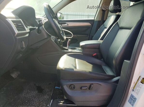 1V2CR2CA6JC562065 2018 VOLKSWAGEN ATLAS White Vista interior delantera
