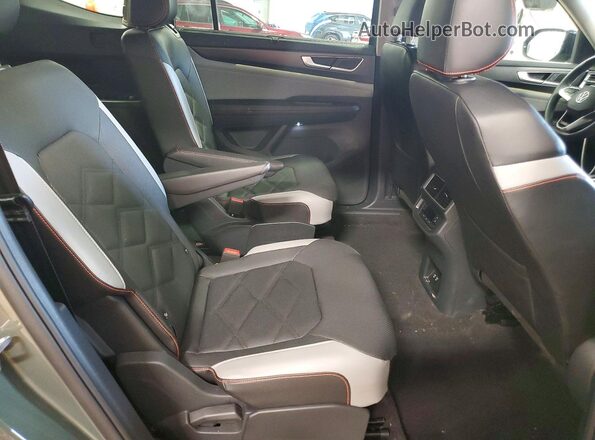 1V2CR2CA8SC502242 2025 VOLKSWAGEN ATLAS Green Вид задньої частини салону