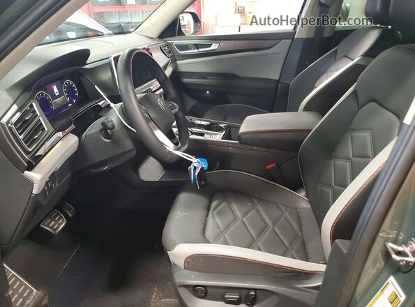1V2CR2CA8SC502242 2025 VOLKSWAGEN ATLAS Green Вид салону спереду