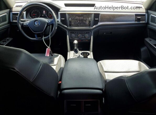 1V2DR2CA2JC581751 2018 VOLKSWAGEN ATLAS White Вид панелі приладів