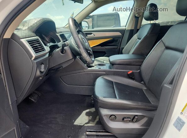 1V2DR2CA3KC533600 2019 VOLKSWAGEN ATLAS White Front interior view