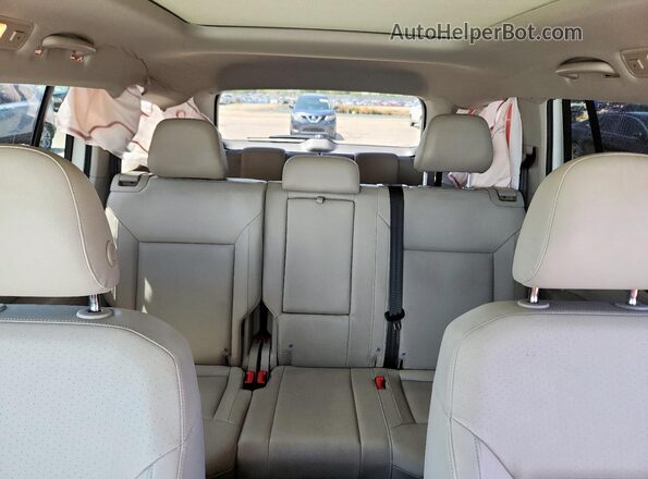 1V2ER2CA2KC576586 2019 VOLKSWAGEN ATLAS White Rear seats view