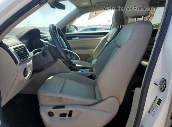 1V2ER2CA2KC576586 2019 VOLKSWAGEN ATLAS White Front interior view