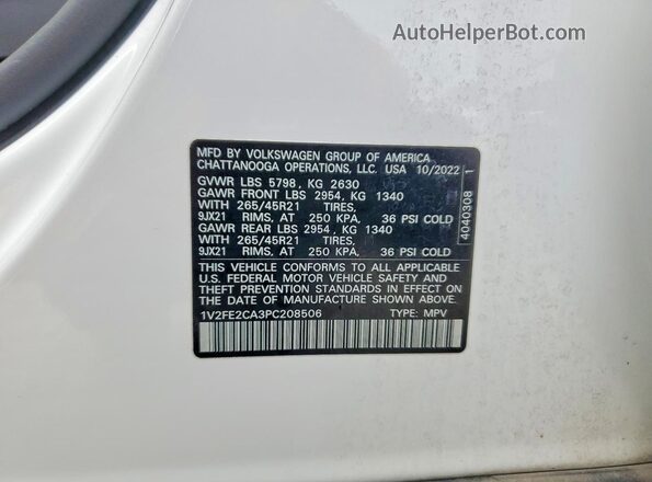 1V2FE2CA3PC208506 2023 VOLKSWAGEN ATLAS White Widok naklejki z numerem VIN