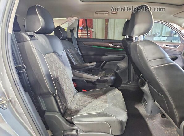 1V2FR2CA5RC536534 2024 VOLKSWAGEN ATLAS Silver Вид задньої частини салону