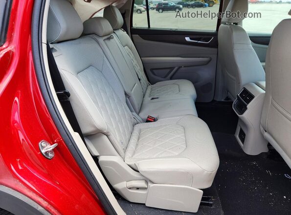 1V2FR2CA7RC535918 2024 VOLKSWAGEN ATLAS Red Widok wnętrza z tyłu