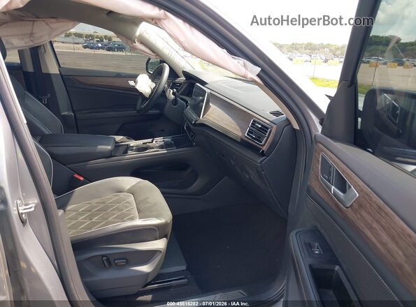 1V2FR2CA8RC572332 2024 VOLKSWAGEN ATLAS Silver Front interior view