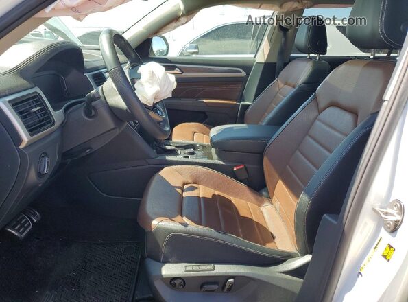 1V2FR2CA9PC545556 2023 VOLKSWAGEN ATLAS Белый Вид салона спереди