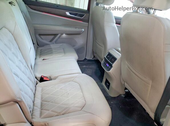 1V2FR2CAXRC602818 2024 VOLKSWAGEN ATLAS Red Вид задньої частини салону