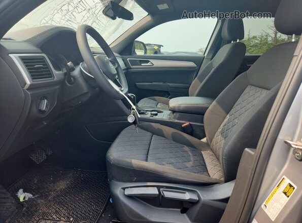 1V2GC2CA0LC203655 2020 VOLKSWAGEN ATLAS Серебряный Вид салона спереди