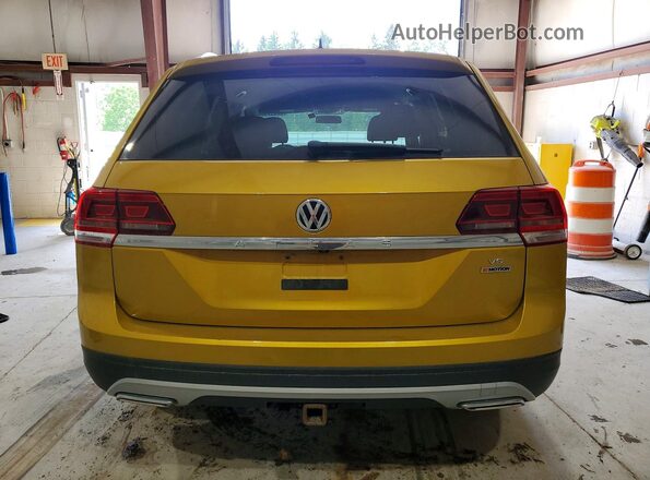 1V2GR2CA2JC526312 2018 VOLKSWAGEN ATLAS Gold Widok z tyłu