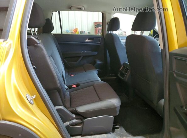 1V2GR2CA2JC526312 2018 VOLKSWAGEN ATLAS Gold Widok wnętrza z tyłu