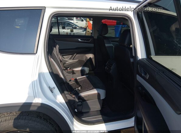 1V2GR2CA8RC545717 2024 VOLKSWAGEN ATLAS White Vista de la etiqueta del VIN