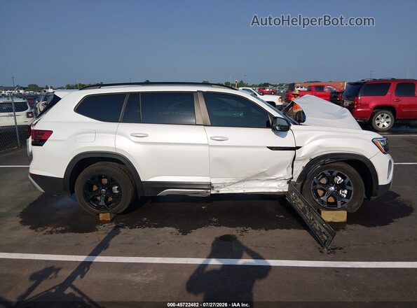 1V2GR2CA8RC545717 2024 VOLKSWAGEN ATLAS White Vista interior trasera